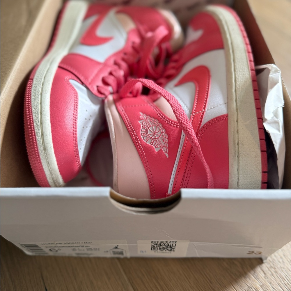 Jordan Pink and White Sneakers High-Top Classic